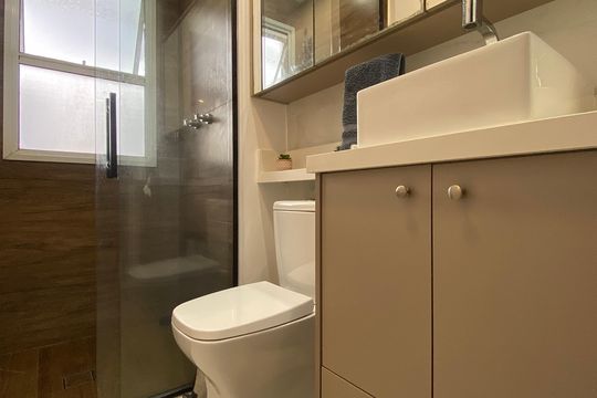 Banheiro de apartamento à venda com 2 quartos, 47m² em Presidente Altino, Osasco