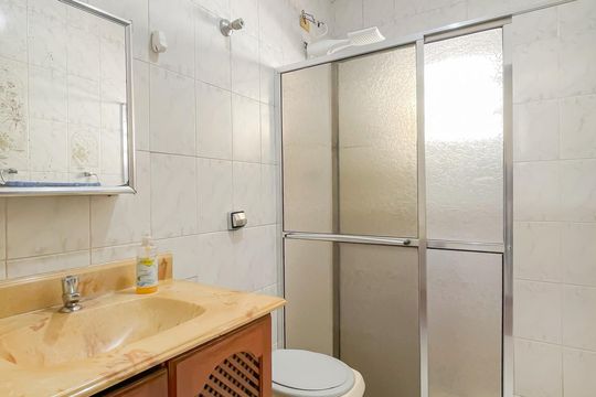 Banheiro 2 de casa à venda com 3 quartos, 199m² em Helena Maria, Osasco
