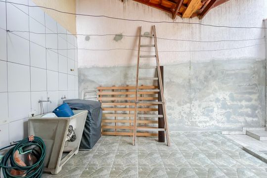 Área de Serviço de casa à venda com 3 quartos, 199m² em Helena Maria, Osasco