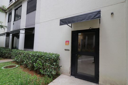 Fachada da entrada de apartamento para alugar com 2 quartos, 37m² em Jurubatuba, São Paulo