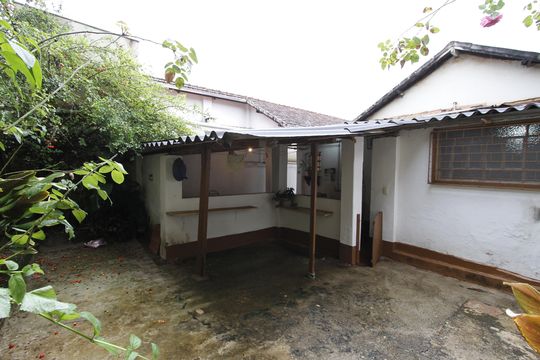 Quintal de casa à venda com 2 quartos, 236m² em Rosário, Nova Lima