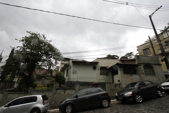 Fachada de casa à venda com 3 quartos, 480m² em Olaria, Nova Lima