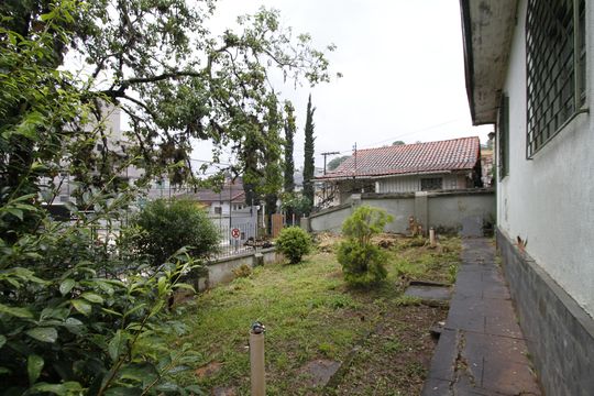 Área externa de casa à venda com 3 quartos, 480m² em Olaria, Nova Lima
