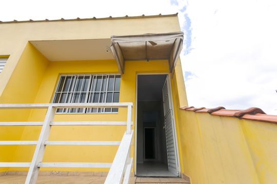 Área Externa de casa para alugar com 2 quartos, 70m² em Vila Santa Teresinha, São Paulo