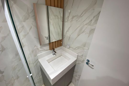 Banheiro de apartamento para alugar com 1 quarto, 37m² em Todos Os Santos, Rio de Janeiro