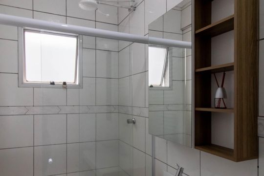 Banheiro de apartamento para alugar com 2 quartos, 52m² em Jardim Cocaia, Guarulhos