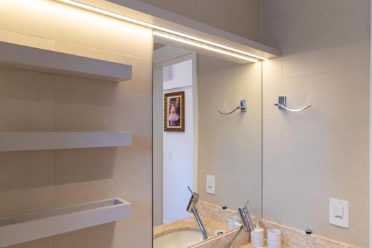 Banheiro da Suíte 03 de apartamento à venda com 3 quartos, 106m² em Taquaral, Campinas