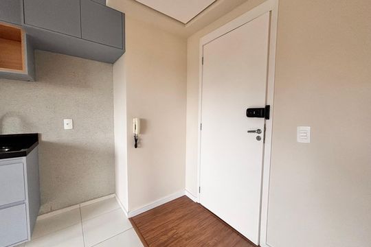 Entrada  de apartamento para alugar com 1 quarto, 30m² em Chacara Santa Lucia, Carapicuíba