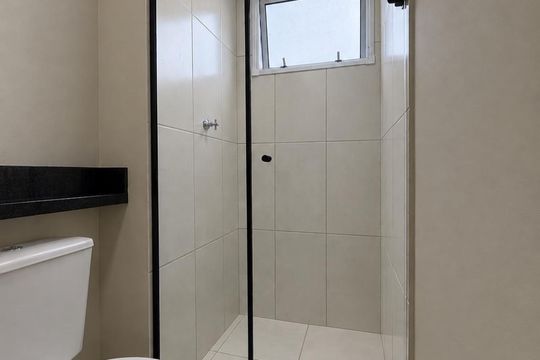 Banheiro  de apartamento para alugar com 1 quarto, 30m² em Chacara Santa Lucia, Carapicuíba