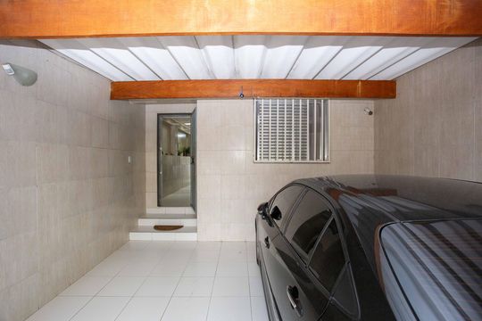 Garagem de casa à venda com 4 quartos, 210m² em Centro, Diadema
