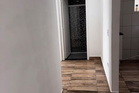 Corredor de apartamento para alugar com 2 quartos, 49m² em Jardim Nova Cidade, Guarulhos