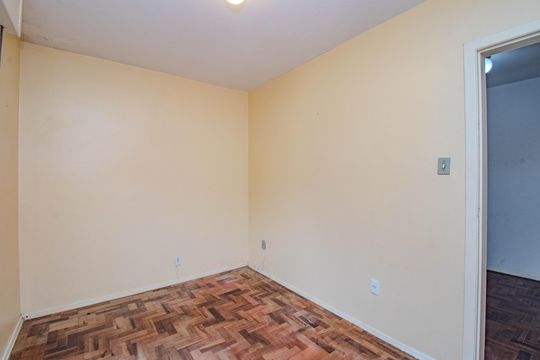 Quarto de apartamento à venda com 1 quarto, 35m² em Passo D’areia, Porto Alegre