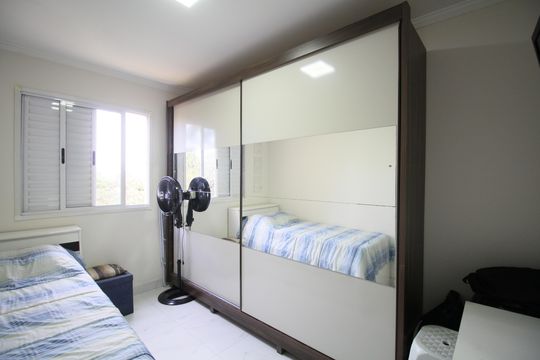 Quarto de apartamento à venda com 2 quartos, 64m² em Chácara Agrindus, Taboão da Serra