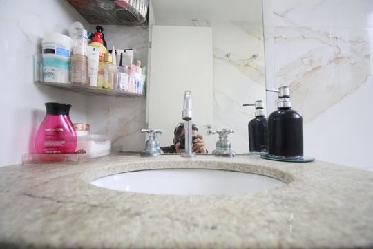 Banheiro da Suíte de apartamento à venda com 2 quartos, 64m² em Chácara Agrindus, Taboão da Serra