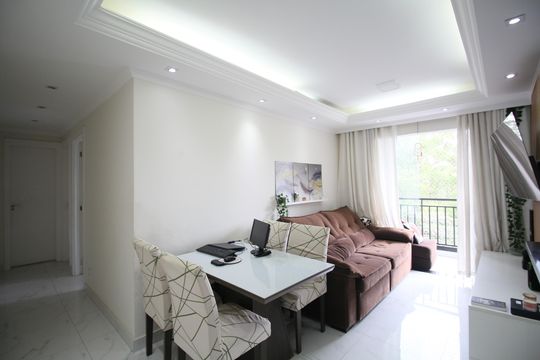 Sala de apartamento à venda com 2 quartos, 64m² em Chácara Agrindus, Taboão da Serra