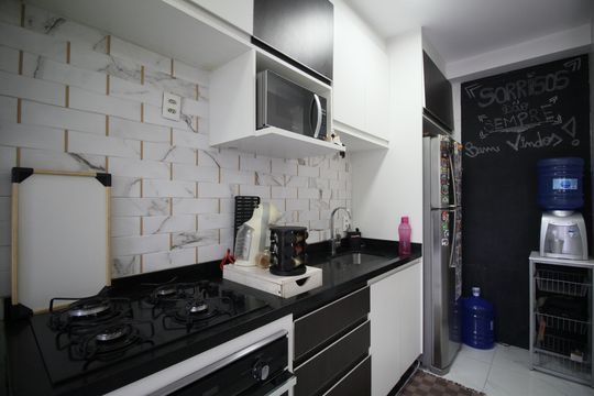 Cozinha de apartamento à venda com 2 quartos, 64m² em Chácara Agrindus, Taboão da Serra
