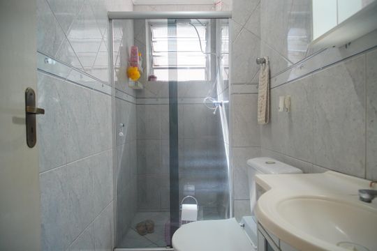 Banheiro de apartamento à venda com 2 quartos, 57m² em Vicentina, São Leopoldo