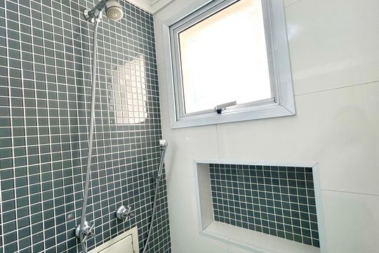 Banheiro da Suíte de apartamento para alugar com 2 quartos, 58m² em Jardim Flor da Montanha, Guarulhos