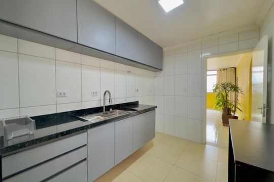 Cozinha de apartamento para alugar com 2 quartos, 70m² em Vila das Palmeiras, Guarulhos
