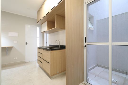 Cozinha e Área de serviço  de kitnet/studio para alugar com 1 quarto, 28m² em Vila Romana, São Paulo
