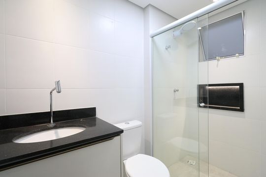 Banheiro  de kitnet/studio para alugar com 1 quarto, 28m² em Vila Romana, São Paulo