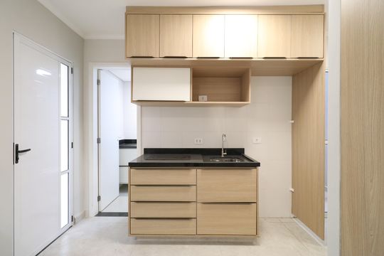 Cozinha e Área de serviço  de kitnet/studio para alugar com 1 quarto, 28m² em Vila Romana, São Paulo