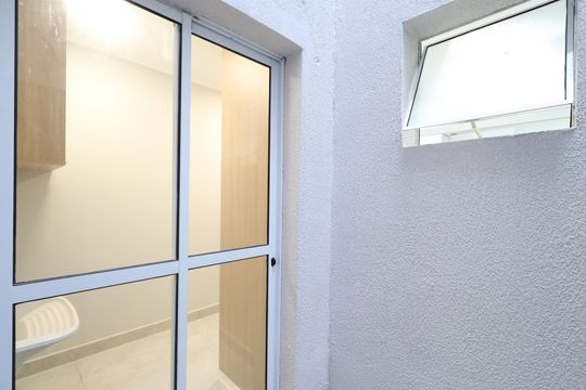 Cozinha e Área de serviço  de kitnet/studio para alugar com 1 quarto, 28m² em Vila Romana, São Paulo
