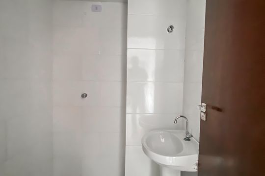 Banheiro  de apartamento à venda com 2 quartos, 38m² em Vila Santa Teresa, São Paulo