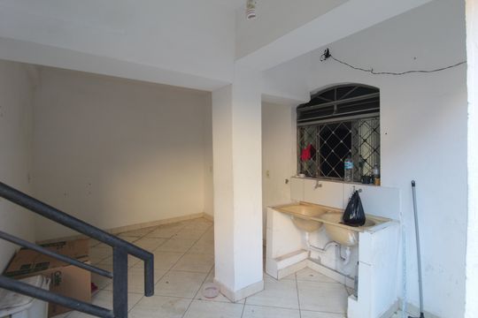 Área de Serviço de casa para alugar com 4 quartos, 350m² em Minas Caixa, Belo Horizonte