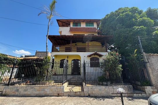 Fachada de casa para alugar com 4 quartos, 350m² em Minas Caixa, Belo Horizonte