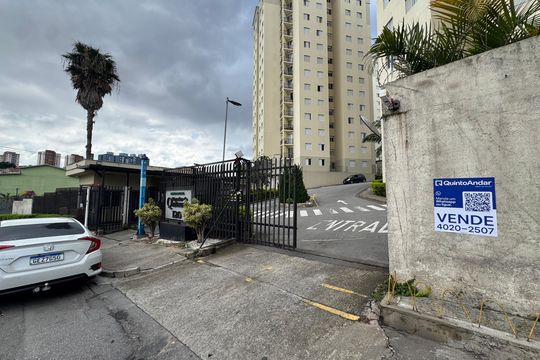 Fachada com placa grande de apartamento à venda com 2 quartos, 56m² em São Pedro, Osasco