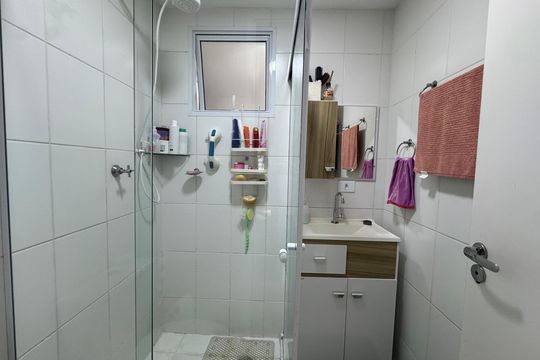 Banheiro de apartamento à venda com 2 quartos, 56m² em São Pedro, Osasco
