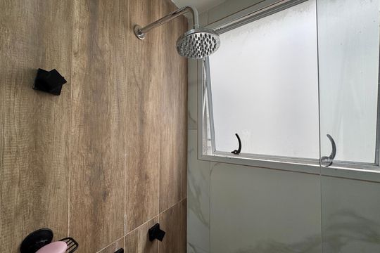 Banheiro Social de apartamento para alugar com 2 quartos, 43m² em Recreio dos Bandeirantes, Rio de Janeiro