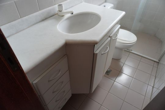 Banheiro da Suíte de apartamento para alugar com 3 quartos, 60m² em Centro, Americana