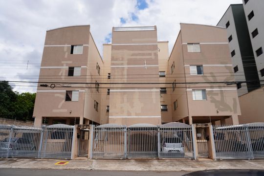 Fachada placa HVTG -894 de apartamento para alugar com 3 quartos, 60m² em Centro, Americana