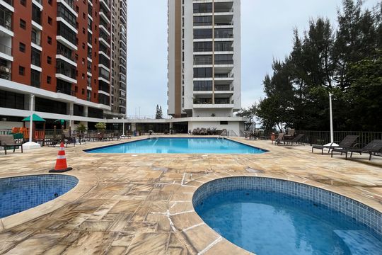 Área comum - Piscina de apartamento à venda com 2 quartos, 70m² em Barra da Tijuca, Rio de Janeiro