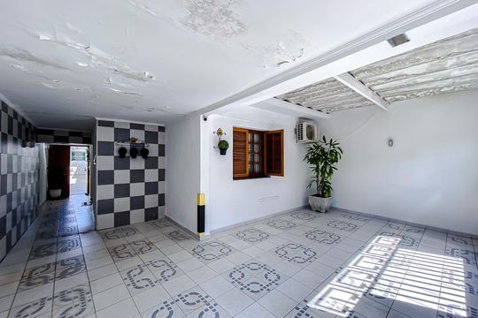 Garagem de casa à venda com 3 quartos, 400m² em Água Rasa, São Paulo