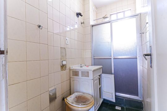 Banheiro de apartamento para alugar com 2 quartos, 62m² em Inhaúma, Rio de Janeiro