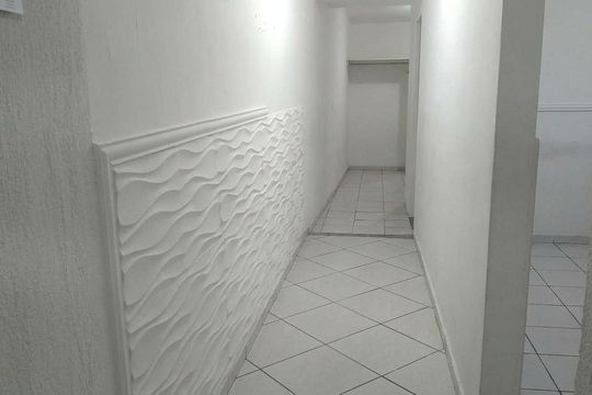 Corredor de casa para alugar com 2 quartos, 120m² em Jardim Ipanema (Zona Leste), São Paulo