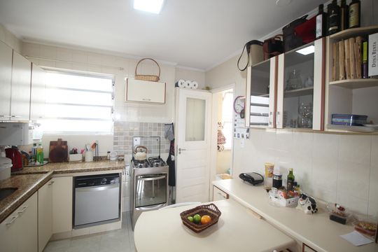 Cozinha de apartamento à venda com 3 quartos, 214m² em São João, Porto Alegre