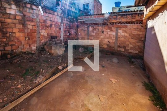 Casa para alugar com 2 quartos, 140m² em Zilah Sposito, Belo Horizonte