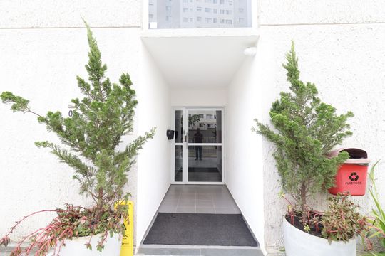 Fachada da entrada de apartamento para alugar com 2 quartos, 48m² em Usina Piratininga, São Paulo