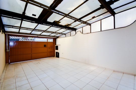 Garagem de casa à venda com 3 quartos, 138m² em Gopouva, Guarulhos