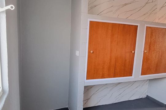 Cozinha de apartamento para alugar com 2 quartos, 47m² em Fazenda da Juta, São Paulo