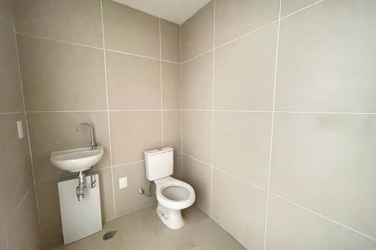 Banheiro de kitnet/studio à venda com 1 quarto, 26m² em Butantã, São Paulo