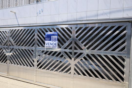 Fachada de casa à venda com 4 quartos, 175m² em Pestana, Osasco