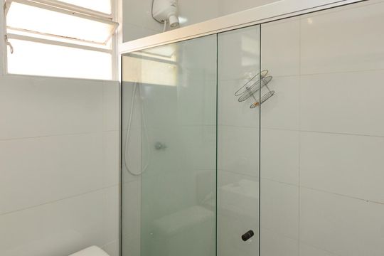 Banheiro de apartamento à venda com 2 quartos, 44m² em Santa Cruz, Belo Horizonte