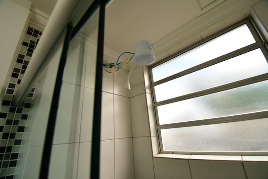 Banheiro de kitnet/studio para alugar com 2 quartos, 49m² em Chácaras Fazenda Coelho, Hortolândia