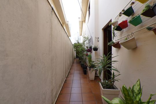 Corredor quintal de casa à venda com 3 quartos, 174m² em Vila Mariana, São Paulo