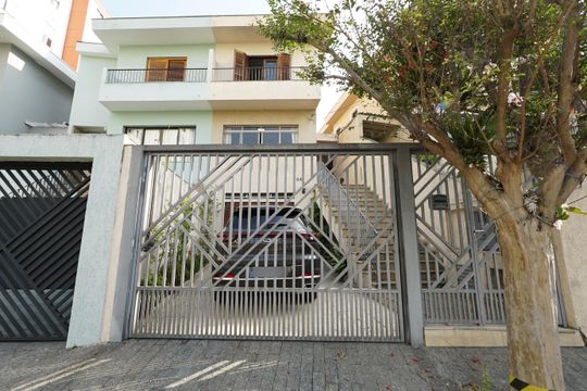 Fachada de casa à venda com 3 quartos, 174m² em Vila Mariana, São Paulo